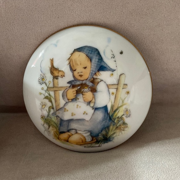 VINTAGE M J HŪMMEL 1983 SWITZERLAND “He Loves Me” Trinket Holder - Picture 2 of 12